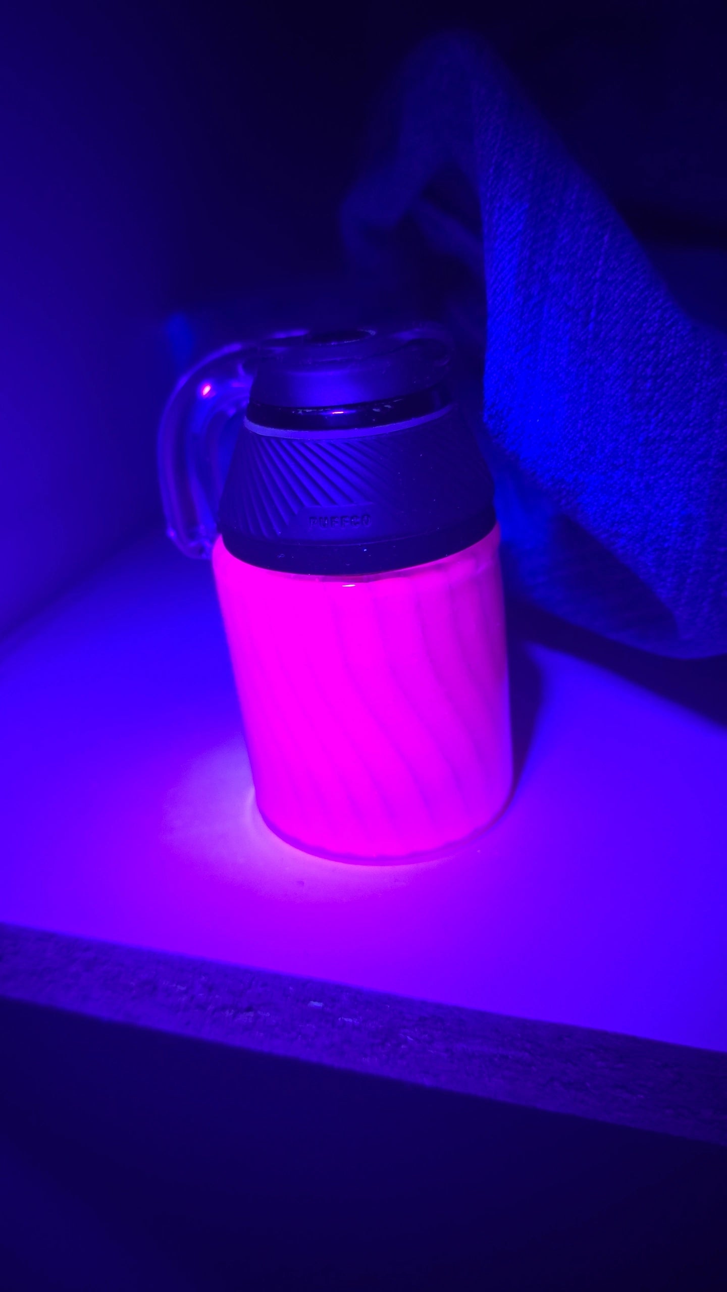 Puffco Proxy Flat Puffer – Glowstick UV Crushed Opal - Coopers Glass