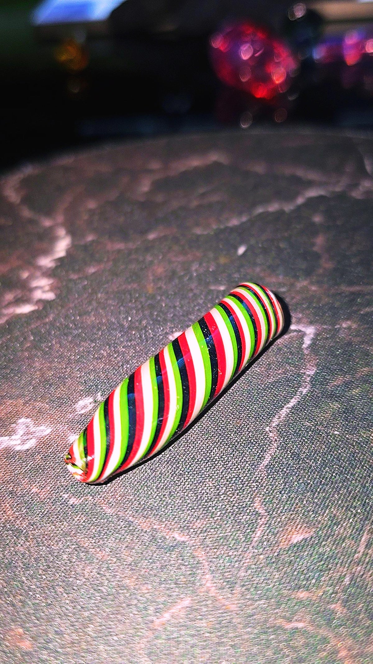 Red White Green & Black Swirl Linework Glass Rolling Tip